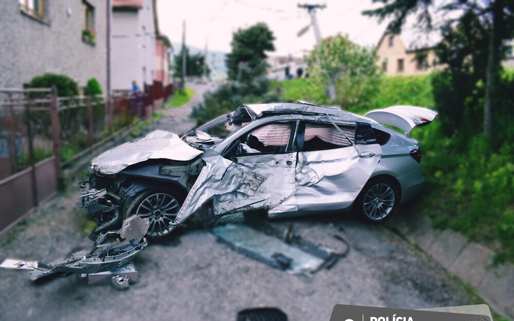 TRAGIKUS baleset: Elhunyt a BMW 30 éves sofőrje, utastársát mentőhelikopterrel szállították kórházba