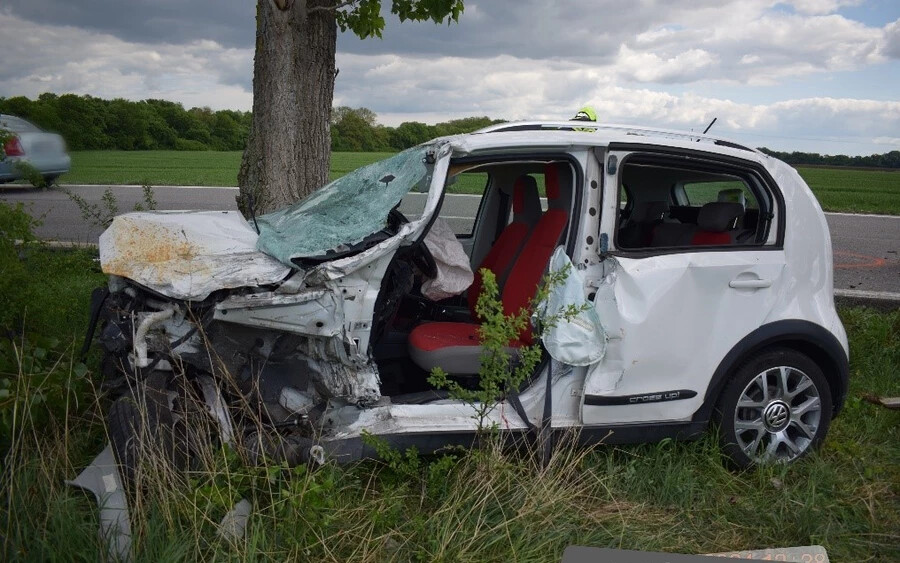 SÚLYOS baleset: Defektet kapott egy furgon, frontálisan ütközött egy autóval